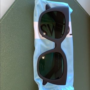 Toms “Sydney” sunglasses